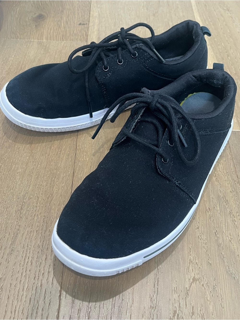 Under Armour Men's Black Low-Top Canvas Sneakers with White Sole -Size 9